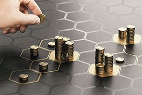 Coins are arranged on hexagonal grid